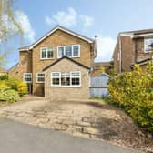 Newmillerdam Country Park is just a ten-minute walk away via the nearby footpath, and the property is offered with no upward chain.