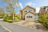 Newmillerdam Country Park is just a ten-minute walk away via the nearby footpath, and the property is offered with no upward chain.
