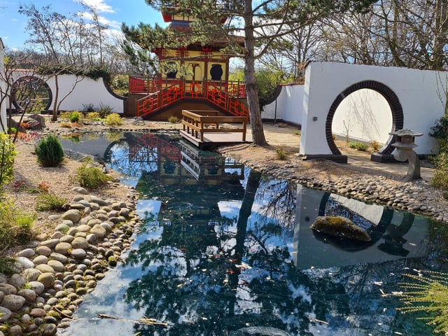 When taking the bus to Scarborough, visitors can explore Peasholm Park, which can be enjoyed all year round. 
The park is open 24 hours a day, seven days a week with free entrance. It’s the perfect place for a trip out with the family, with well-behaved dogs on leads also welcome. 
The park has a natural glen with a stream running through it which culminates to a beautiful lake at the bottom, with different paths available to explore.