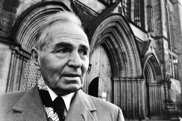 Huddersfield born actor James Mason made a flying visit to Ripon in November 1982 to record Christmas show Merrily On High for Yorkshire Television at Ripon Cathedral.