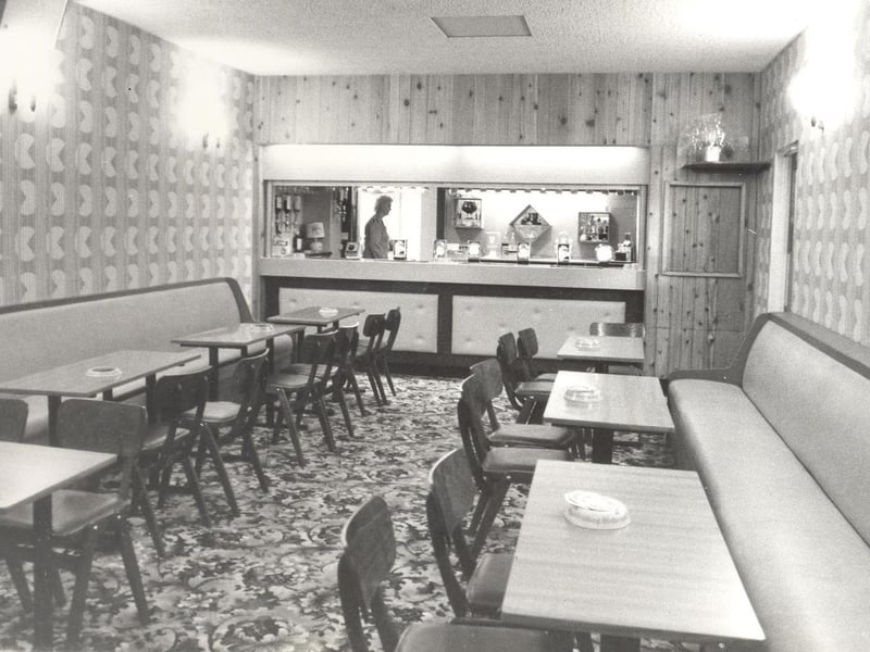 The new lounge and bar at the New Canning Working Mens Club on Dewsbury Road.pictured in May 1976.
