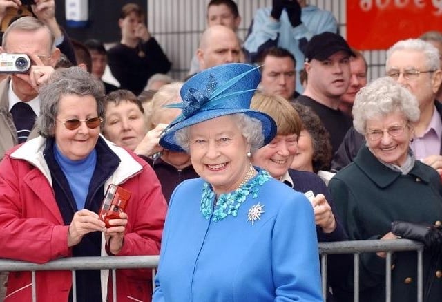 Queen's visit to Wakefield - arrival at Westgate station