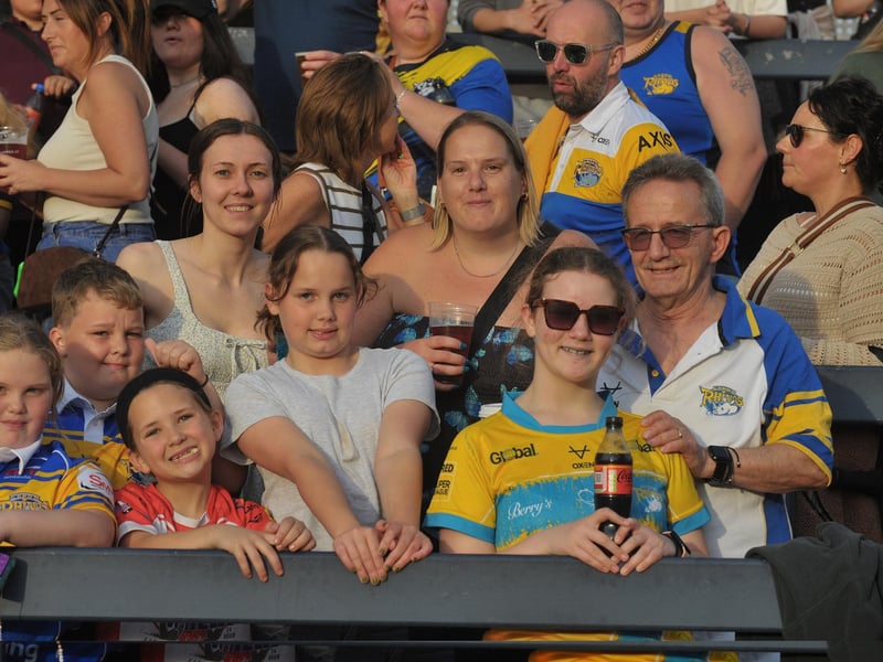 Fans enjoyed the sunshine as Rhinos turned up the heat on outclassed Giants.
