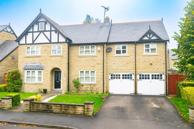 This five-bedroom property is situated in a sought after cul-de-sac close to Roundhay Park. It boasts a modern kitchen with an off-white high gloss finish to wall units, cabinets and integrated appliances.