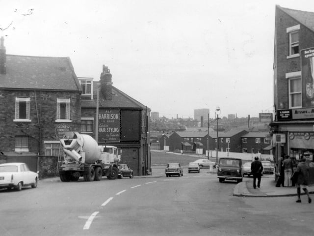 Looking south along Hyde Park Road/Woodsley Road towards Burley Road in August 1975. On the right, by the junction with Burley Lodge Terrace, is K. Barker, newsagent, at no.7 Hyde Park Road. On the left, the building in the foreground is Andrew Commercial Hotel, no.130 Burley Road; behind this is Smith's Cafe at no.134. An advertisment for Alf Harrison, Ladies Hair Styling, can be seen.