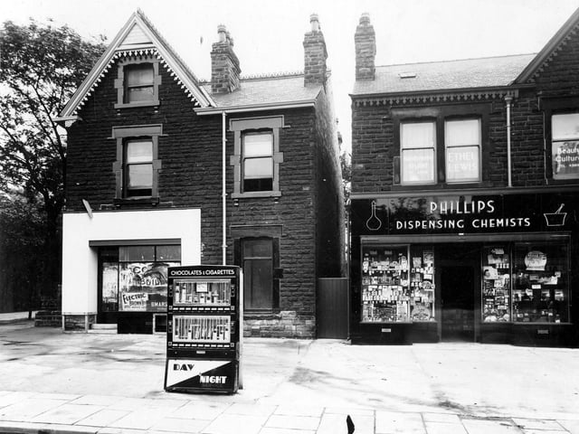 Phillips chemist on Chapeltown Road in August 1939. Business on the left is vacant. Cigarette & chocolate vending machine can be seen on the pavement. Far left is the junction with Harehills Avenue and Newton Grove.