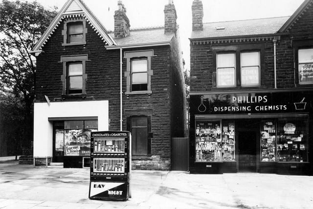 Phillips chemist on Chapeltown Road in August 1939. Business on the left is vacant. Cigarette & chocolate vending machine can be seen on the pavement. Far left is the junction with Harehills Avenue and Newton Grove.