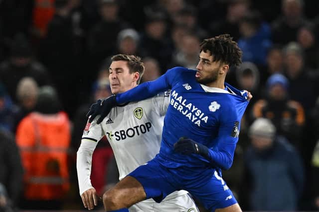 Leeds United's Austrian defender Maximilian Wober (C) fights for the ball with Cardiff City's English striker Kion Etete (R) (Photo by PAUL ELLIS/AFP via Getty Images)