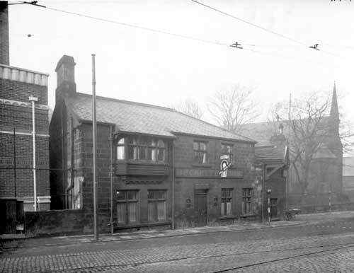 Becketts Arms Hotel on Meanwood Road at its junction with Monkbridge Road which can be seen on the right. Pictured in July 1938.