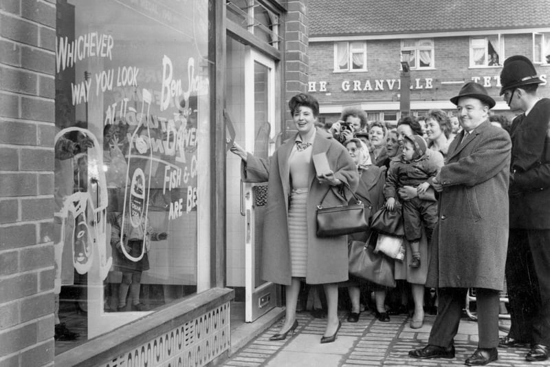 Actress Pat Phoenix, who played Elsie Tanner in Coronation Street, officially opens Lincoln Green Shopping Centre in November 1962.  The old streets of Newtown had been largely replaced with the Lincoln Green estate. The Granville public house on Lincoln Road can be seen in the background.