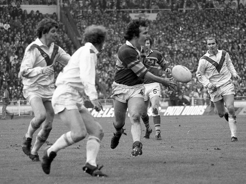 World-class centre, made 434 appearances for Leeds, scoring 193 tries - both in the club's all-time top-10.