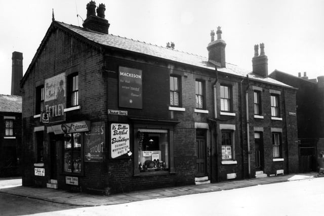 An off-licence on Temple View Grove in July 1963. On the right are numbers 2 and 4 Balkan Grove, two back-to-back terraced houses with a shared outside toilet block on the right.