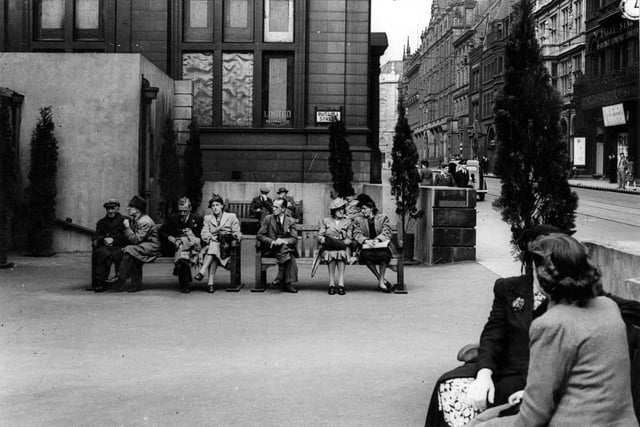 The Museum Rest Garden on Park Row in September 1943 with Russell Street on the left. Lloyds Bank is on the corner.