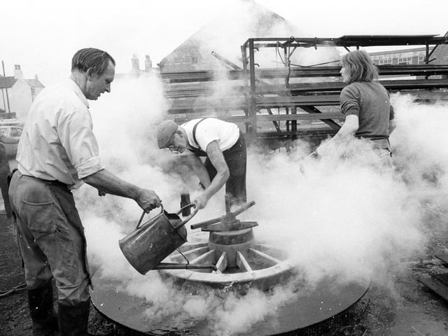 Hooping wagon wheels at Market Weighton in July 1973.