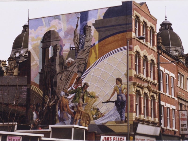 Share your memories of Leeds in 1990 with Andrew Hutchinson via email at: andrew.hutchinson@jpress.co.uk or tweet him - @AndyHutchYPN