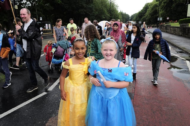 Youngsters provide a fairytale feel to the parade. (pic by Steve Riding)