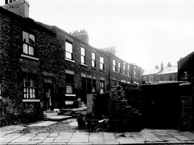Looking from Cross Barrack Street along Victoria Row in July 1958.