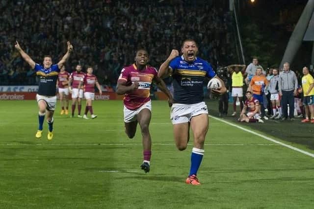 Coach Rohan Smith says he is looking forward to working with Ryan Hall - seen scoring the try which secured the league leaders' shield for Leeds 10 years ago - at Leeds Rhinos next season. Picture by Allan McKenzie/SWpix.com.