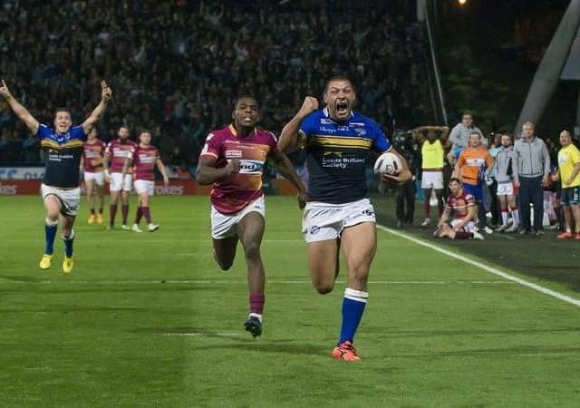 Coach Rohan Smith says he is looking forward to working with Ryan Hall - seen scoring the try which secured the league leaders' shield for Leeds 10 years ago - at Leeds Rhinos next season. Picture by Allan McKenzie/SWpix.com.