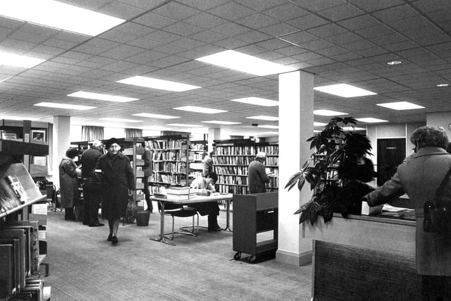 Inside the new Headingley Library in March 1983.