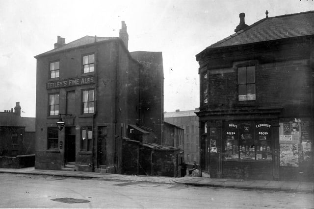 Skinners Arms, a Tetley's public house pictured in April 1930. The name was taken from the occupation of the customers, who worked in the local tanneries. This building was demolished and replaced by the present building when the area was redeveloped in the early 1930s. The new Skinners Arms was built by 1932. The landlord of both was Walter Watson.