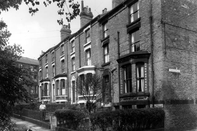 Back Virginia Road is on the left. Tanfield Terrace was a row of four houses which were back-to-back with 6 to 12 Tanfield Street.