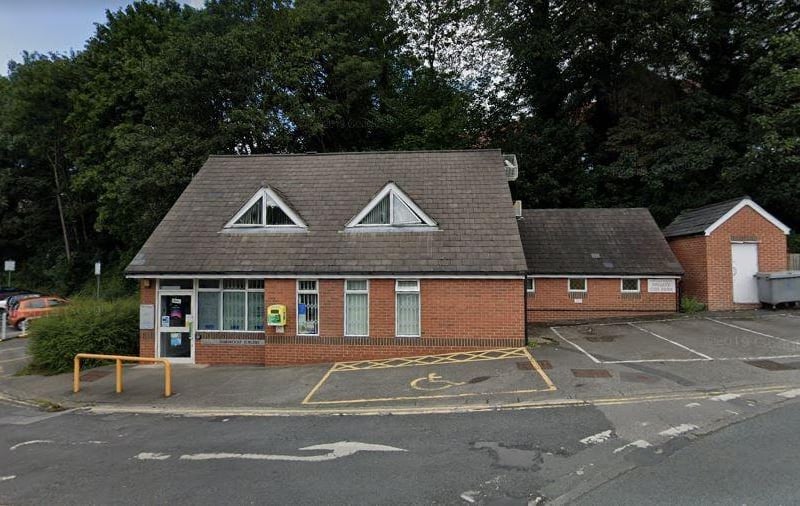 At Oakwood Surgery in Roundhay, 77% of people responding to the survey rated their overall experience as good.