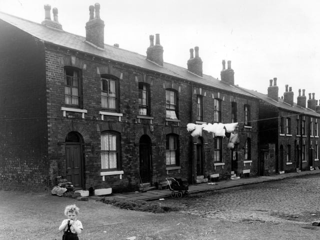 Looking at the even numbered side of Laycock Street from Husler Grove, in the direction of Buslingthorpe Lane. Pictured in July 1958.