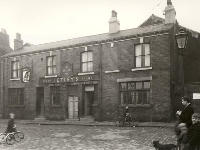 The Oatlands Inn was located on Alfred Cross Street in Little London. Pictured in April 1958.