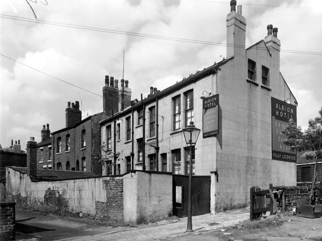 Hussar Street, seen from Sheepscar Terrace in July 1958. This view is looking at the back of properties which front onto Buslingthorpe Lane. This includes the Albion Hotel.