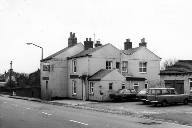The Painter's Arms on Bradford Road in Drighlington in February 1977.