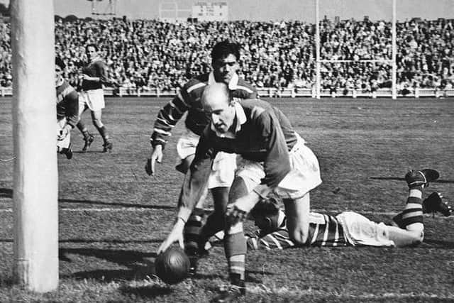 Lewis Jones was one of the greatest players in Leeds' history and will be commemorated at Friday's game against St Helens.