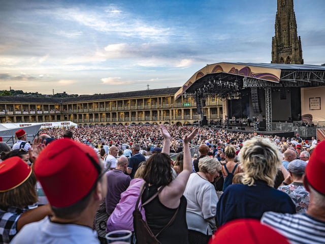 The band played to a sell-out crowd. Photos by Cuffe and Taylor and The Piece Hall
