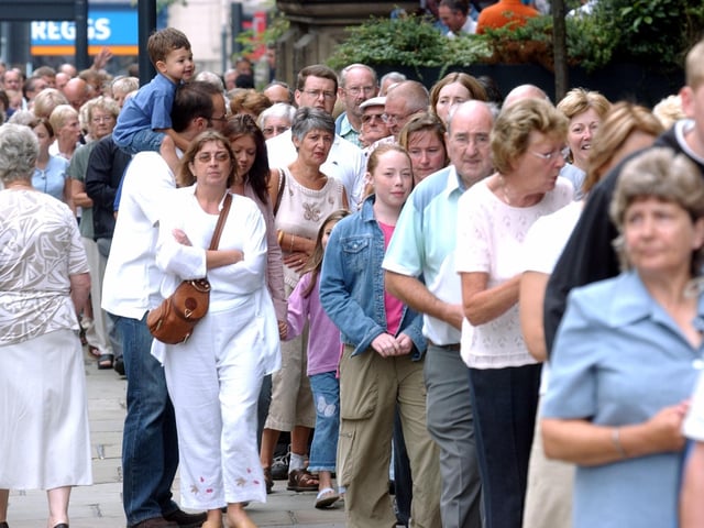 Queues gather for tickets at Leeds Town Hall in August 2003.