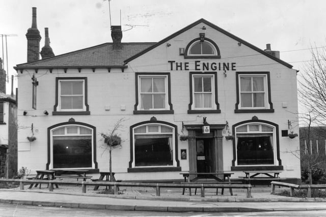 Did you enjoy a drink here back in the day?  The Engine Hotel on Moor Road in Hunslet pictured in February 1994.