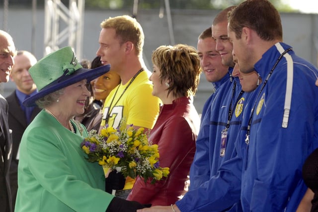 The Queen meets Leeds United players Jamie McMaster, Dominic Matteo, Seth Johnson and Paul Robinson back stage at Temple Newsam.