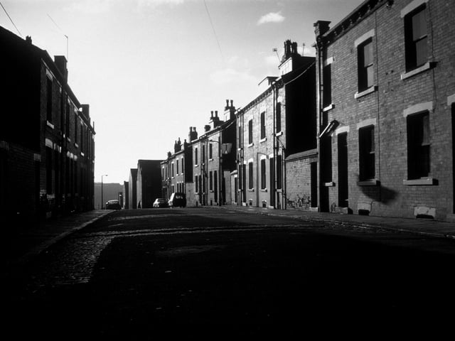 A view of Hawes Place looking south in January 1976. After the junction with Rider Road the street becomes State Street which is crossed by Ganton Place, Ganton Mount and Ganton View.