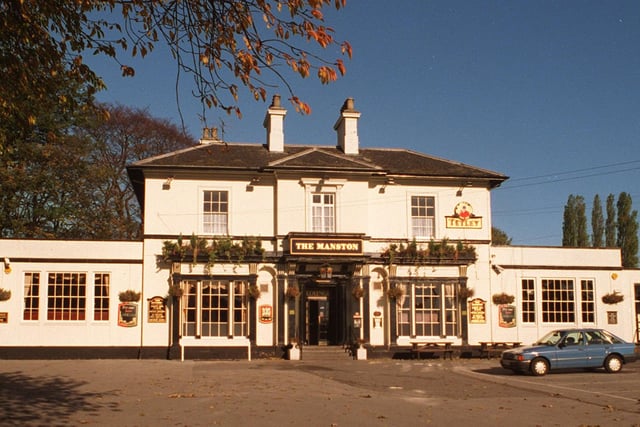 The Manston pub on Austhorpe Road in October 1996.
