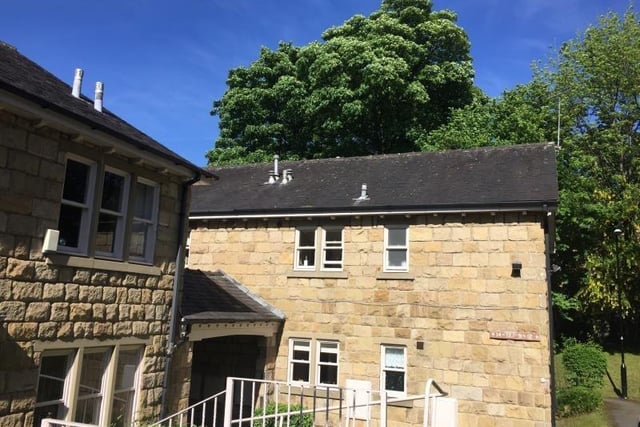 This first floor furnished two bedroom apartment is located in Stonelea Court in Headingley. The flat has a lounge and diner, a separate kitchen, a bathroom with a shower over the bath, one double bedroom and a single bedroom that could be used as a study. This apartment is less than a five minute walk from amenities such as Heaney & Mill, Sainsbury’s and Wilko.