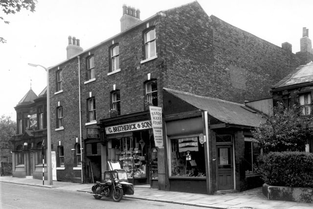 Share your memories of Armley in 1960 with Andrew Hutchinson via email at: andrew.hutchinson@jpress.co.uk or tweet him - @AndyHutchYPN