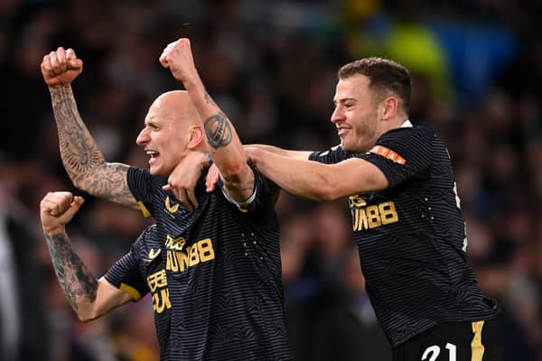 LEEDS, ENGLAND - JANUARY 22: Jonjo Shelvey celebrates with teammate Ryan Fraser (R) of Newcastle after scoring their team's first goal during the Premier League match between Leeds United and Newcastle United at Elland Road on January 22, 2022 in Leeds, England. (Photo by Stu Forster/Getty Images)