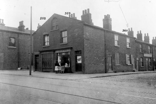 York Road in September 1935, To the left ids the junction with Oak Street, next moving right, number 68 was grocers shop of George Alfred Watson, in this view with window shuttered. Number 66, drapers shop 'The Bargain House'. Elm Street is to the right.