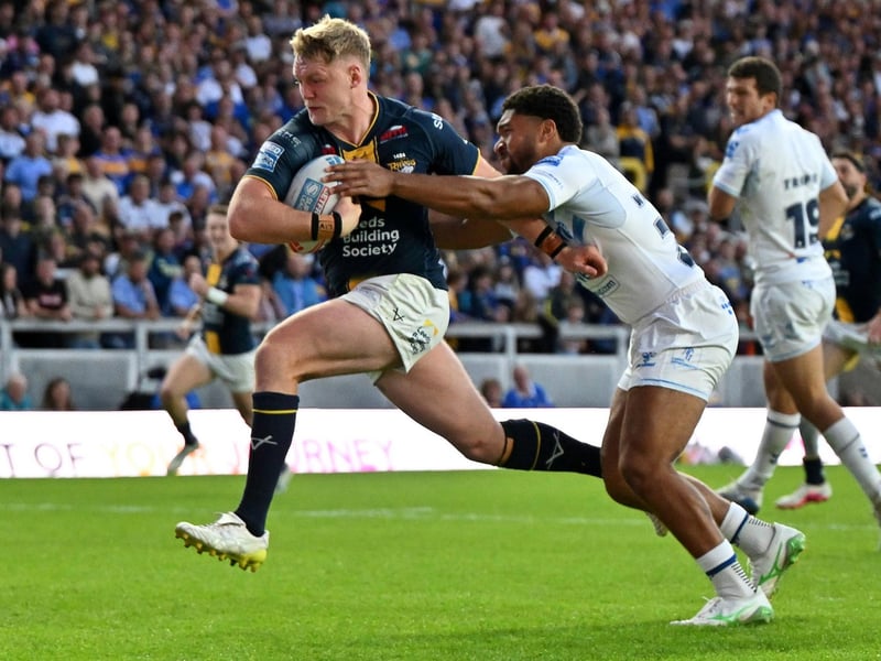 Merited his Dream Team place, was ultra-reliable and hard working in defence and chipped in with a dozen tries 8