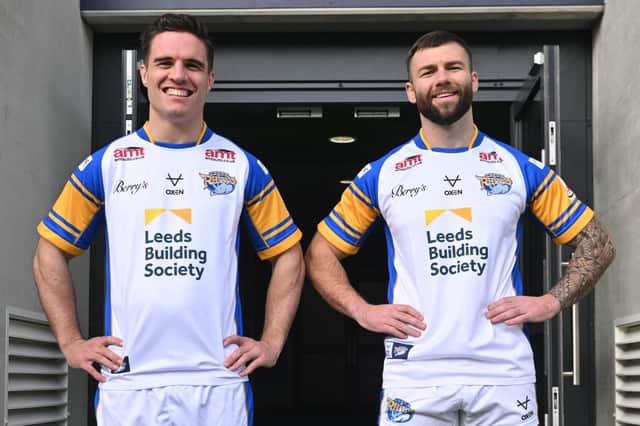 Andy Ackers, right, with fellow recruit Brodie Croft. Picture by Matthew Merrick/Leeds Rhinos.