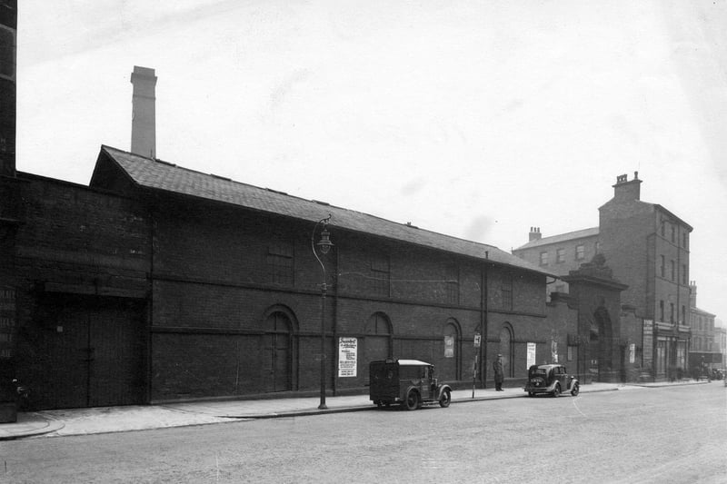 Albion Brewery opened in 1897 and closed in 1933. This photo this was probably taken after its closure but before it was demolished in 1939. The site is now part of The Merrion Centre.