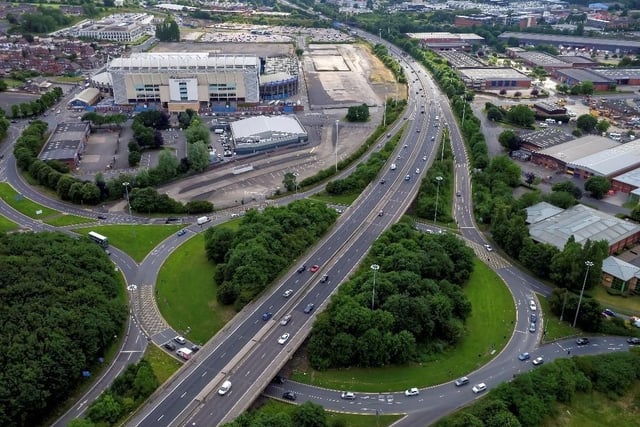 After permanently closing the M621 junction 2a westbound exit slip road towards the end of June, work continues to ease congestion, increase capacity and enhance safety on the M621 between junctions 1-7.