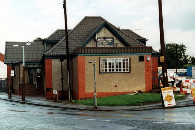 Enjoy these photo memories from around Halton in 2000. PIC: Leeds Libraries, www.leodis.net