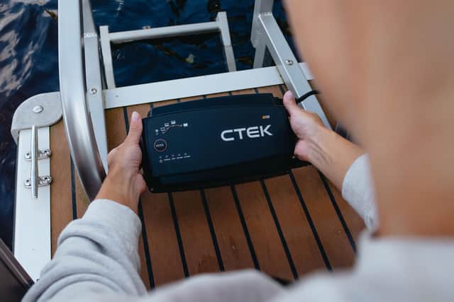 CTEK M15 in use