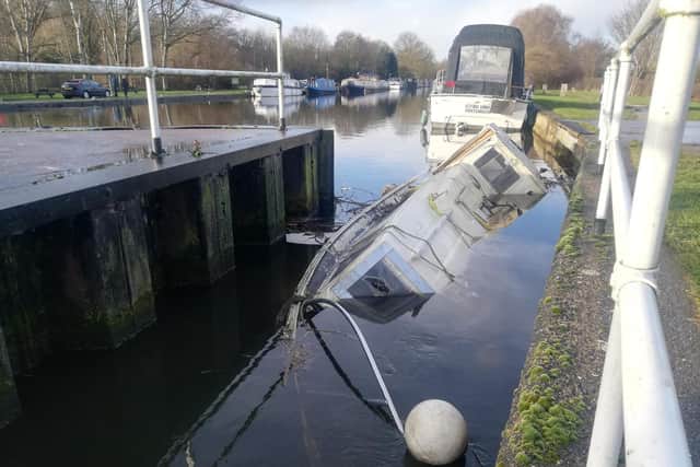 The sunken boat at Woodlesford is next to the lock.
