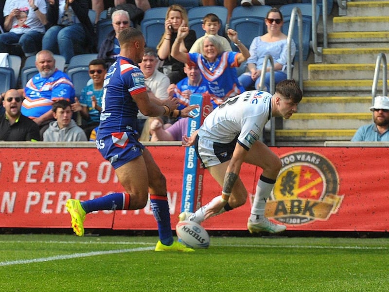 18 starts, 11 tries. Dropped to the reserves after playing in the first 17 games; still has a lot to learn, but showed exciting potential 6+